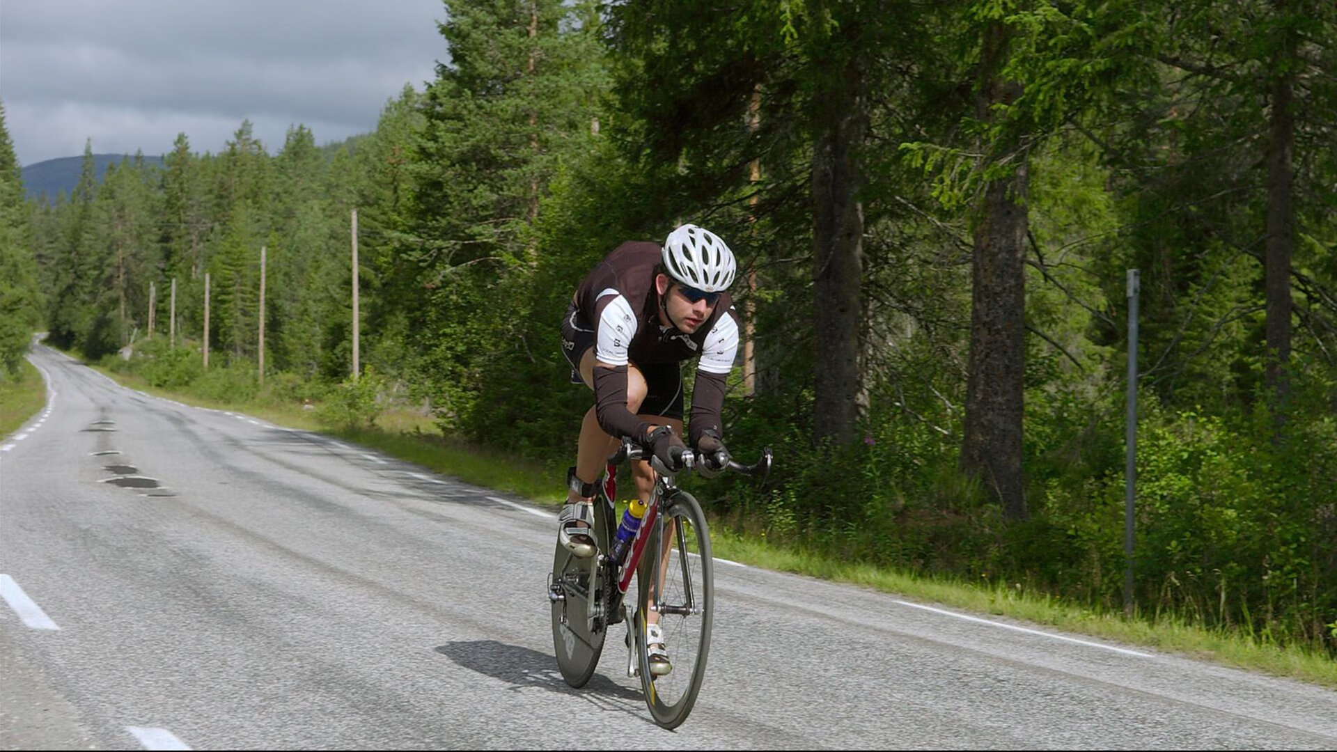 赛车手的训练天幕后：体能与心理训练揭秘，赛车手体能训练内容